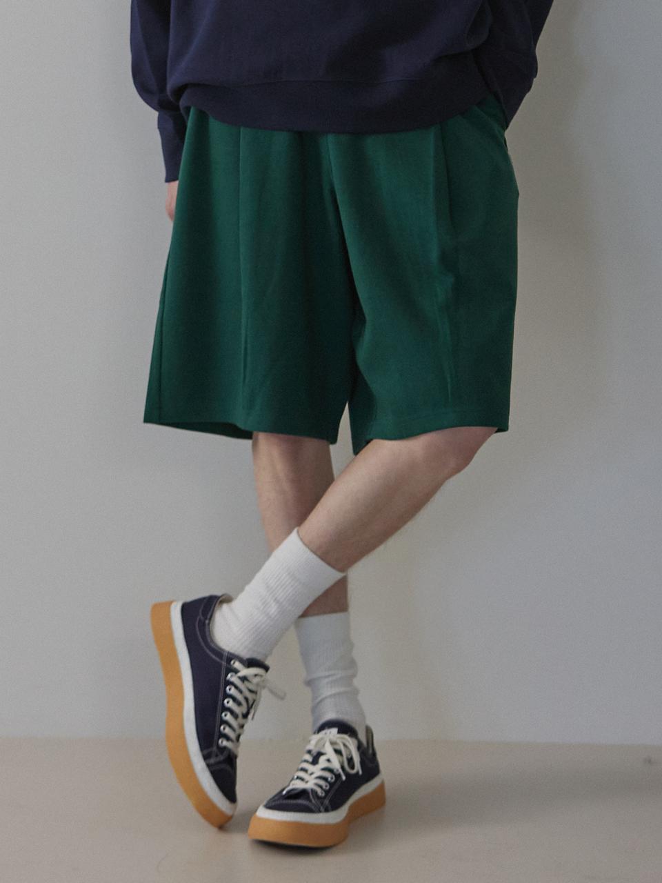 ONE TUCK WIDE SWEAT SHORTS [GREEN]