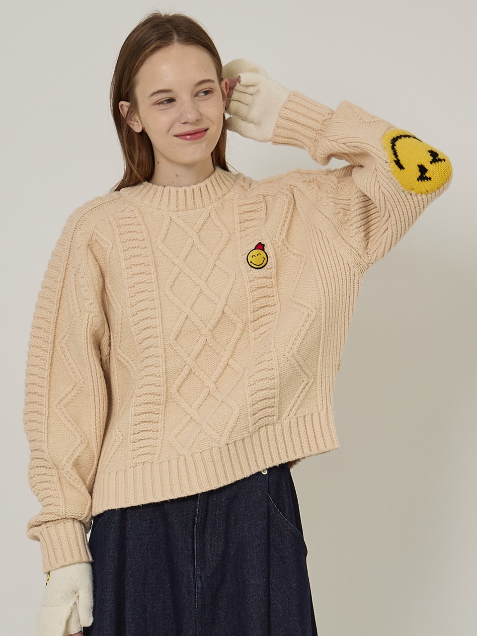 SMILEYWORLD CABLE SWEATER [IVORY]